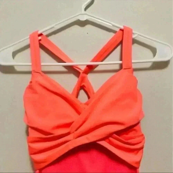 Lululemon wrap it up coral color tank top with a built in bra - Picture 3 of 7